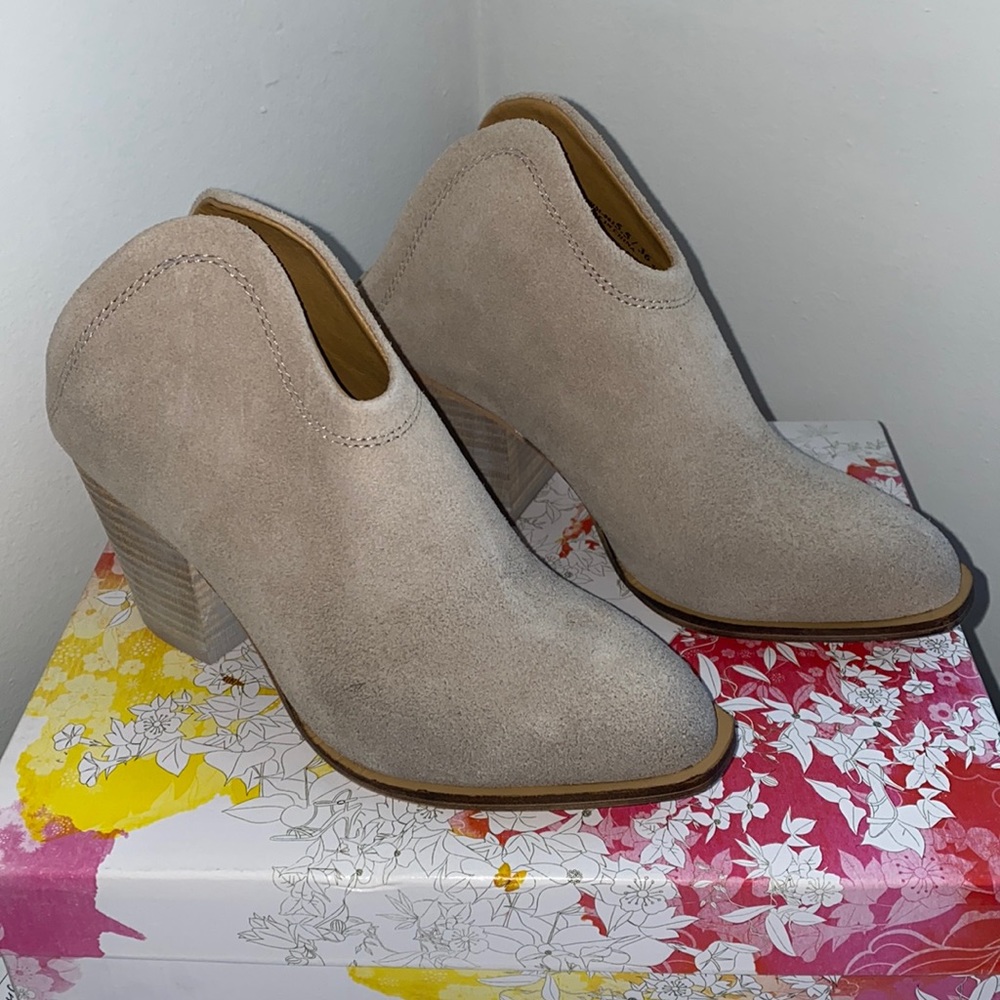 NEW IN BOX Chinese Laundry Kelso Slip On Bootie